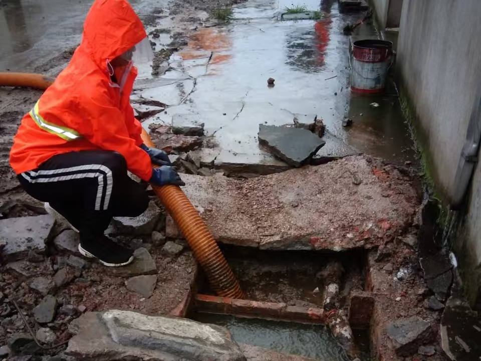 迁西专业清理污水池 炜誉市政以规范流程守护城市 “肠道”